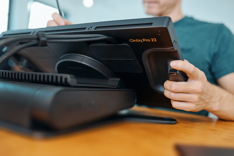 Wacom Cintiq Pro 22 Touch DTH-227 | Wacom Store Cambodia Wacom Cintiq Pro 22 Touch DTH-227 | Wacom Store Cambodia